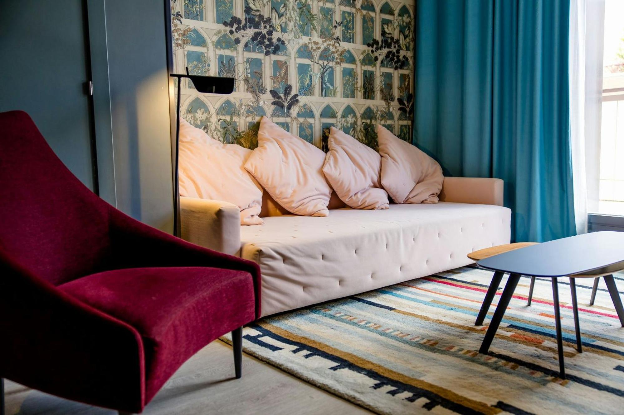 Suite,1746819972:JPEG